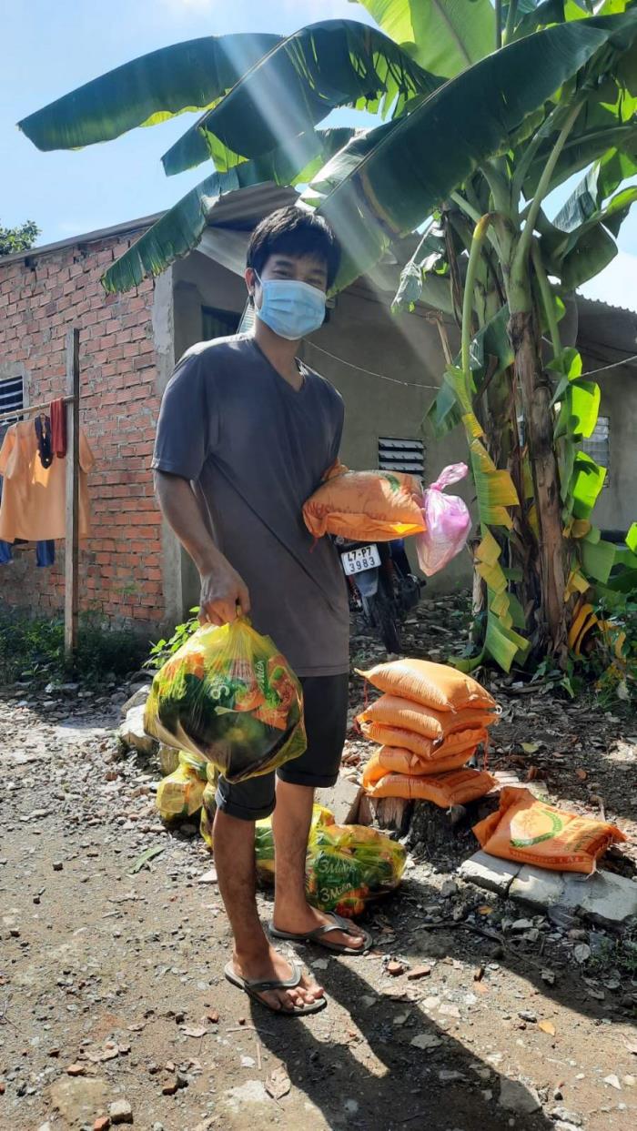 Trao quà đến người dân ở P.Phước Long A, P.Long Phước (ngày 17/09/2021)